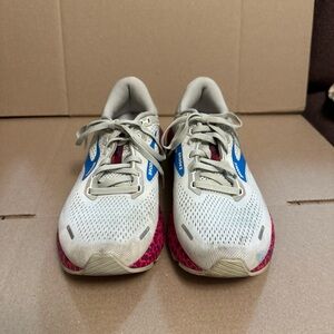 Size 10.5 - Brooks Adrenaline GTS 22 White Brilliant Leopard W